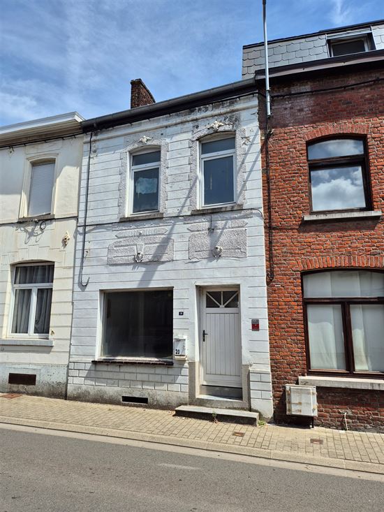 MAISON 2 CHAMBRES ET COUR