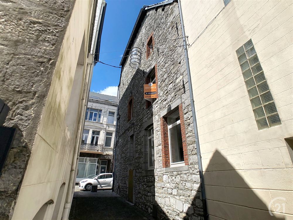 Maison à usage commercial  à rénover