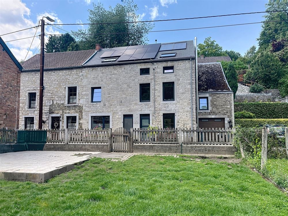 Maison 3 façades rénovée offrant 5 chambres