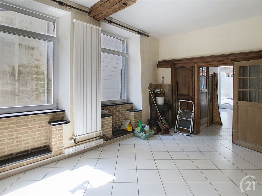 Maison à usage commercial  à rénover