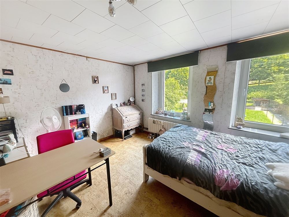 Maison 3 façades rénovée offrant 5 chambres
