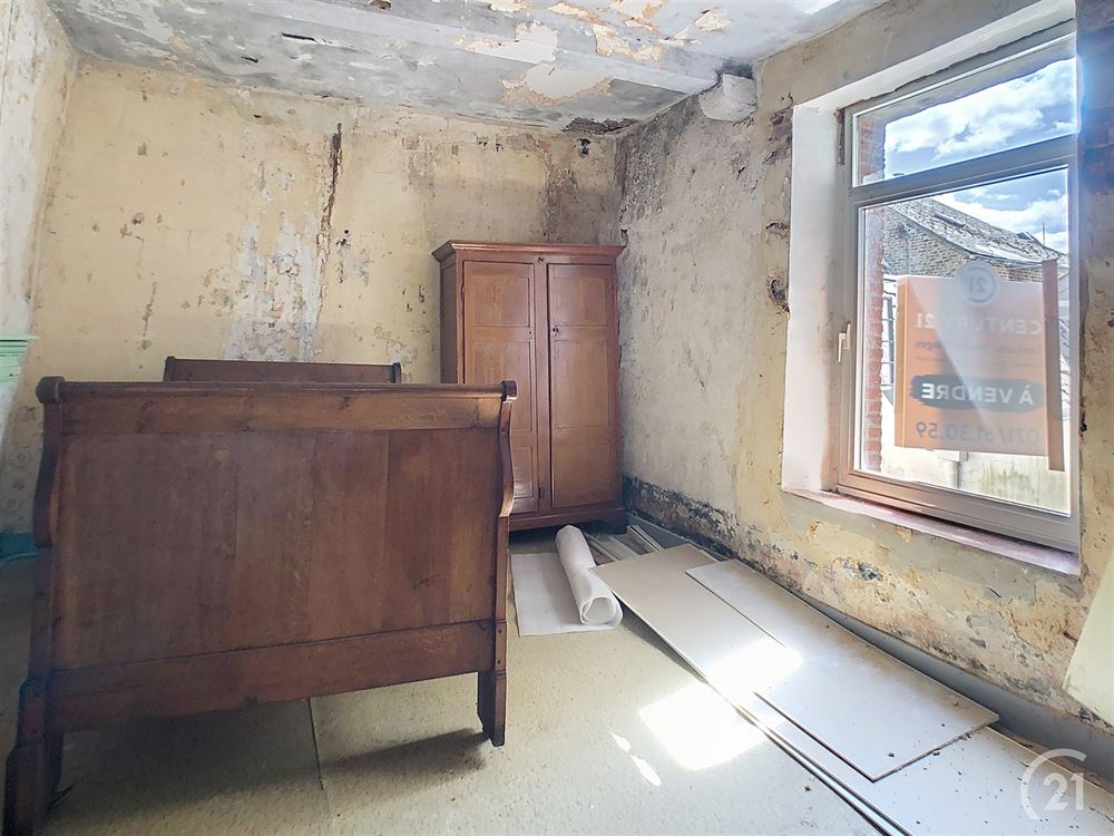 Maison à usage commercial  à rénover