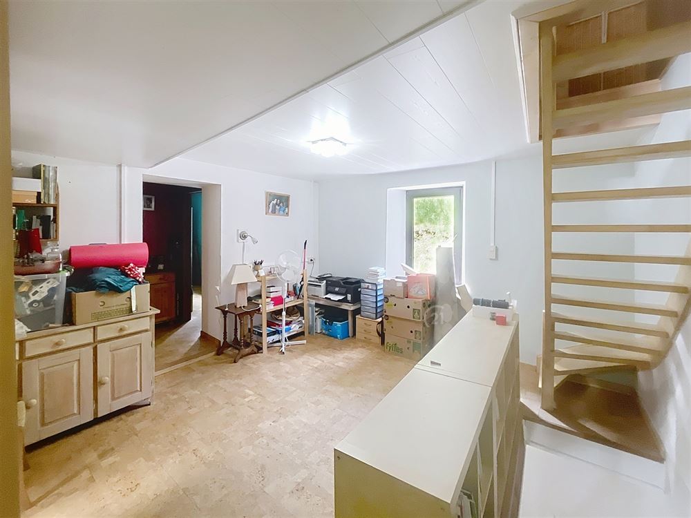 Maison 3 façades rénovée offrant 5 chambres