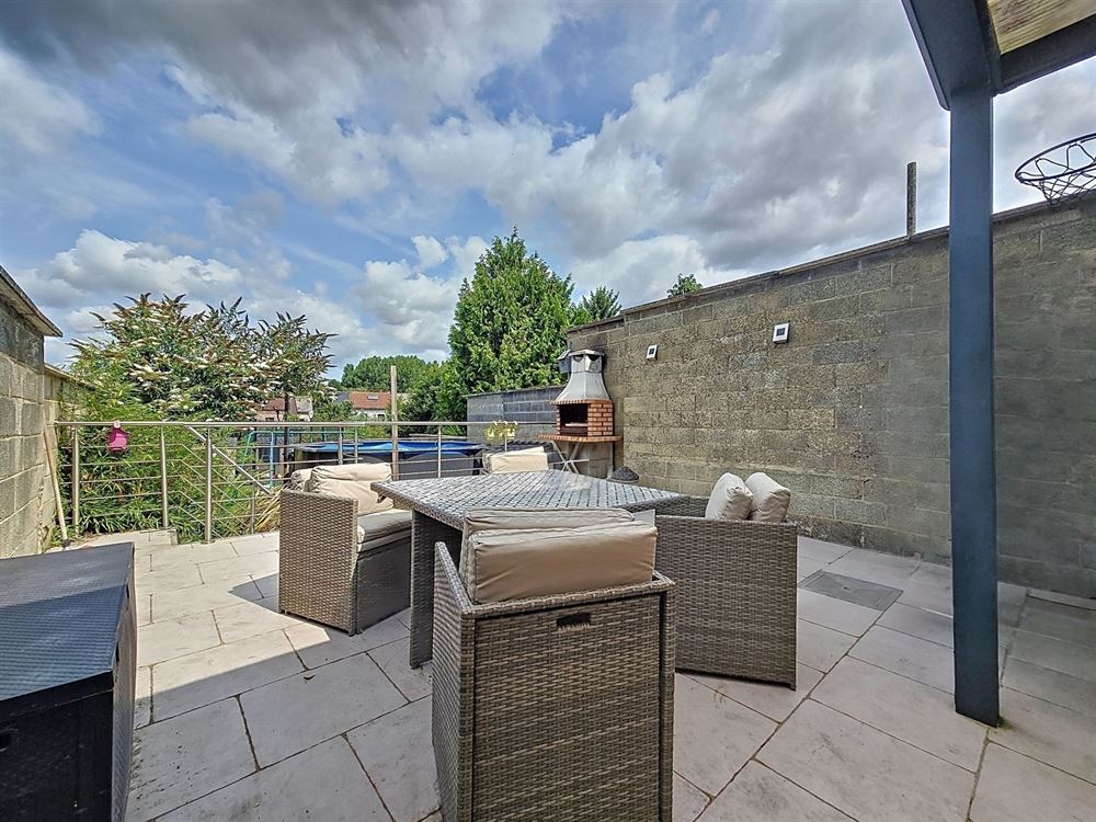 MAISON RENOVEE - JARDIN - PISCINE - 3 CHAMBRES