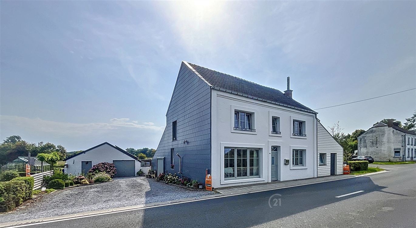 Fermette rénovée 4 chambres, garages, terrain 9ares40ca