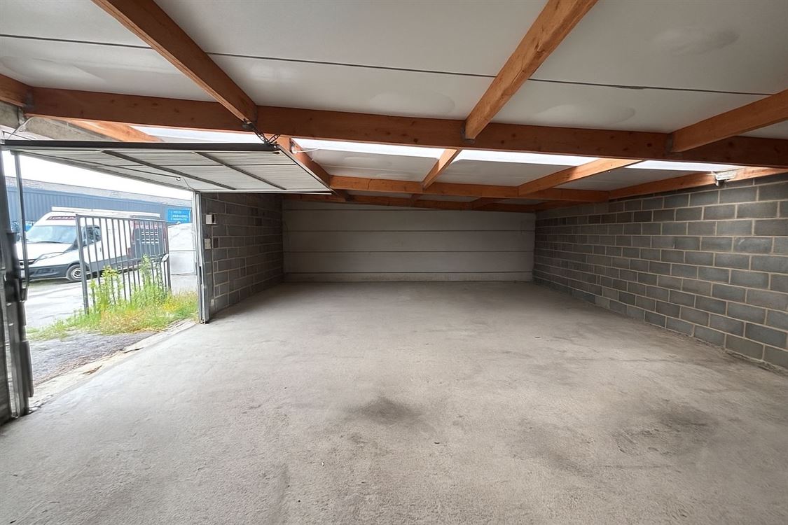 ENTREPOT + TERRAIN DE STOCKAGE / PARKING
