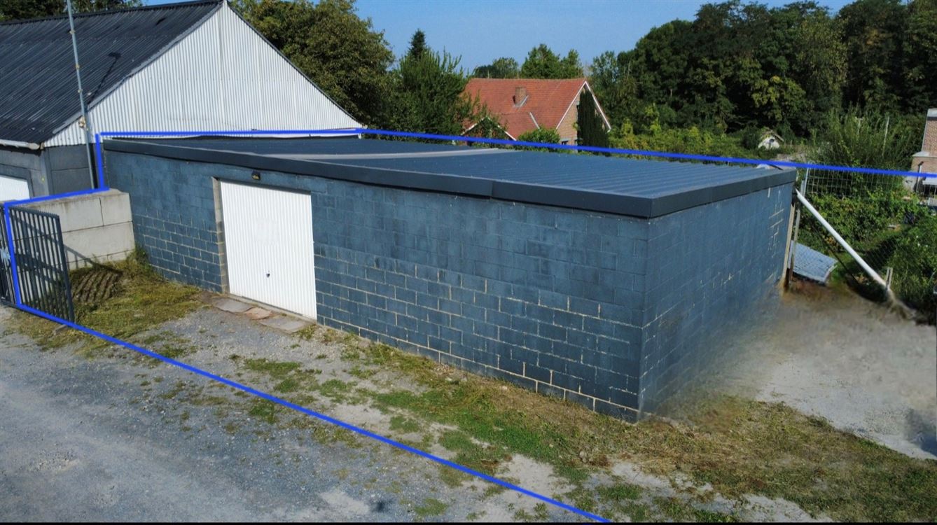 ENTREPOT + TERRAIN DE STOCKAGE / PARKING