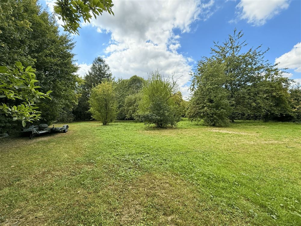 SUPERBE VILLA 5 CHAMBRES AVEC ENTREPÔTS - TERRAIN 42,14 ARES