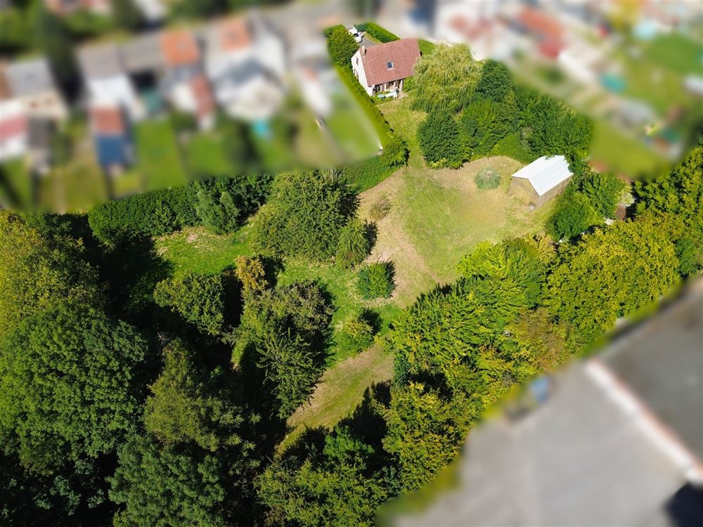 SUPERBE VILLA 5 CHAMBRES AVEC ENTREPÔTS - TERRAIN 42,14 ARES
