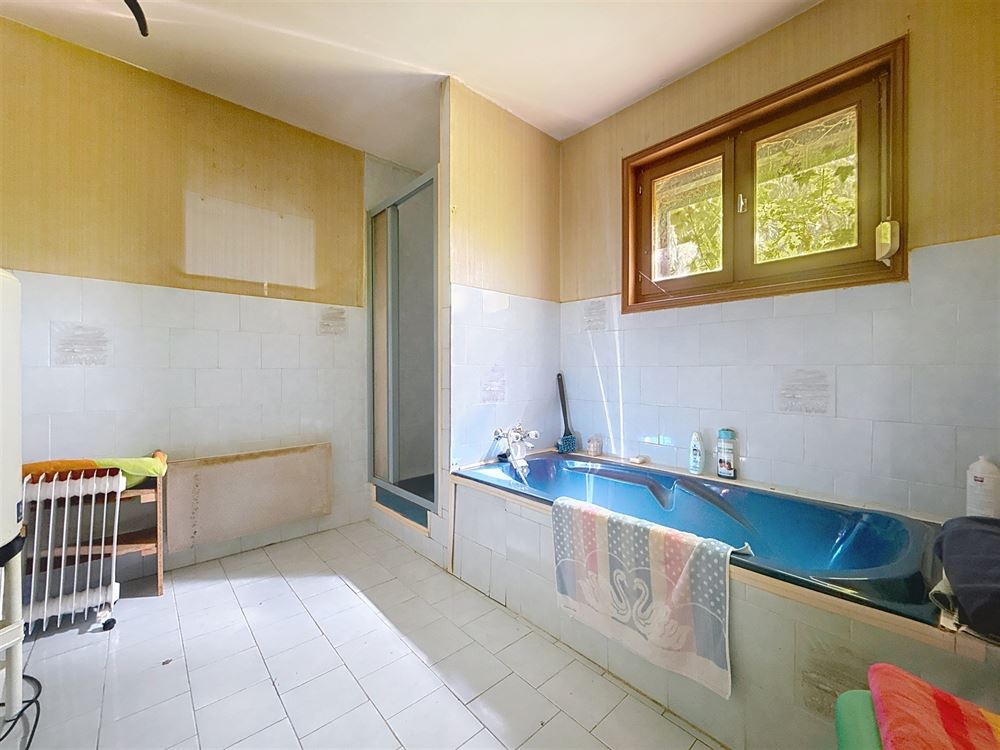 SUPERBE VILLA 5 CHAMBRES AVEC ENTREPÔTS - TERRAIN 42,14 ARES