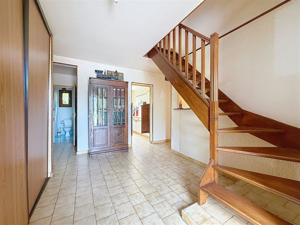SUPERBE VILLA 5 CHAMBRES AVEC ENTREPÔTS - TERRAIN 42,14 ARES