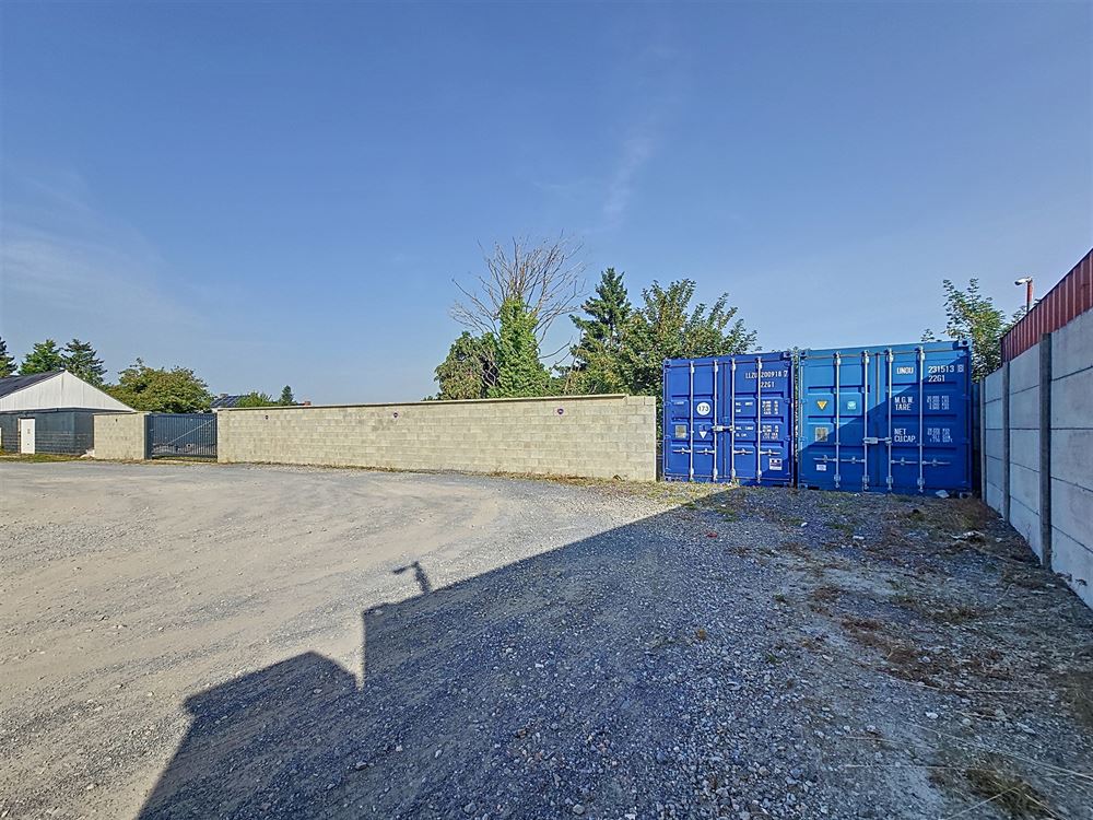 ENTREPOT + TERRAIN DE STOCKAGE / PARKING