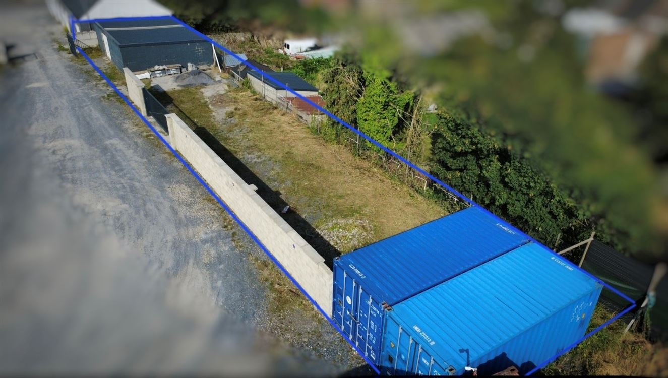 ENTREPOT + TERRAIN DE STOCKAGE / PARKING