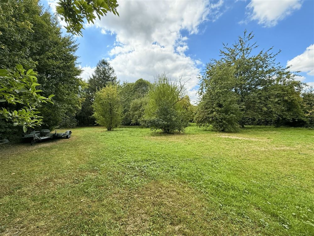SUPERBE VILLA 5 CHAMBRES AVEC ENTREPÔTS - TERRAIN 42,14 ARES
