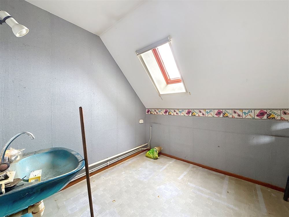 SUPERBE VILLA 5 CHAMBRES AVEC ENTREPÔTS - TERRAIN 42,14 ARES