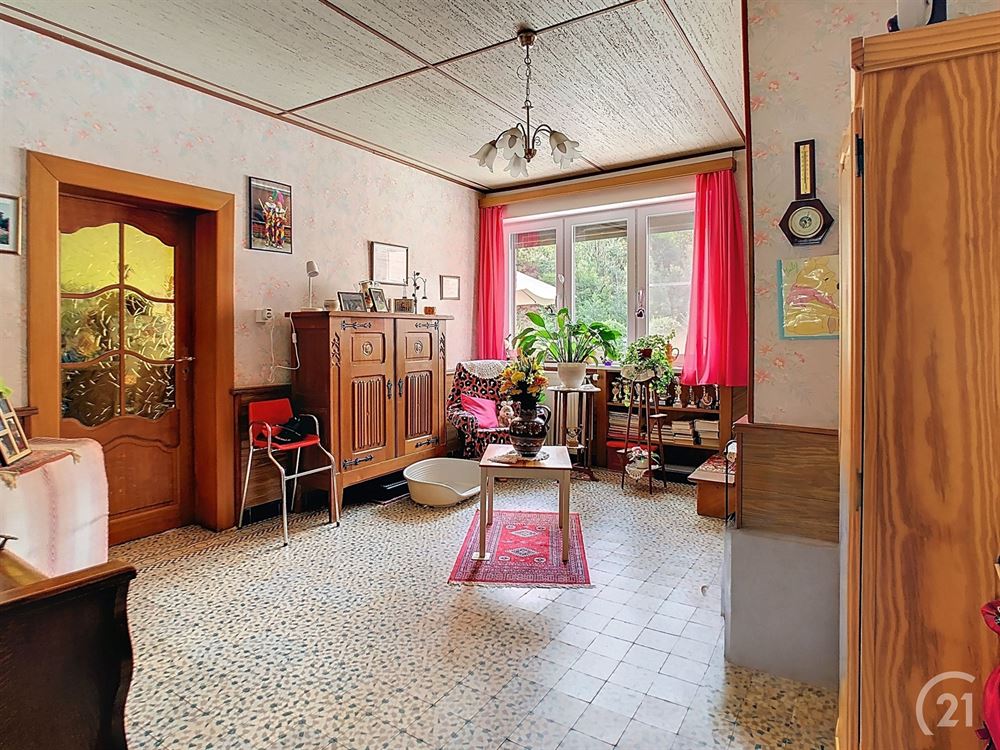 Maison 2 façades avec 8 garages et jardin