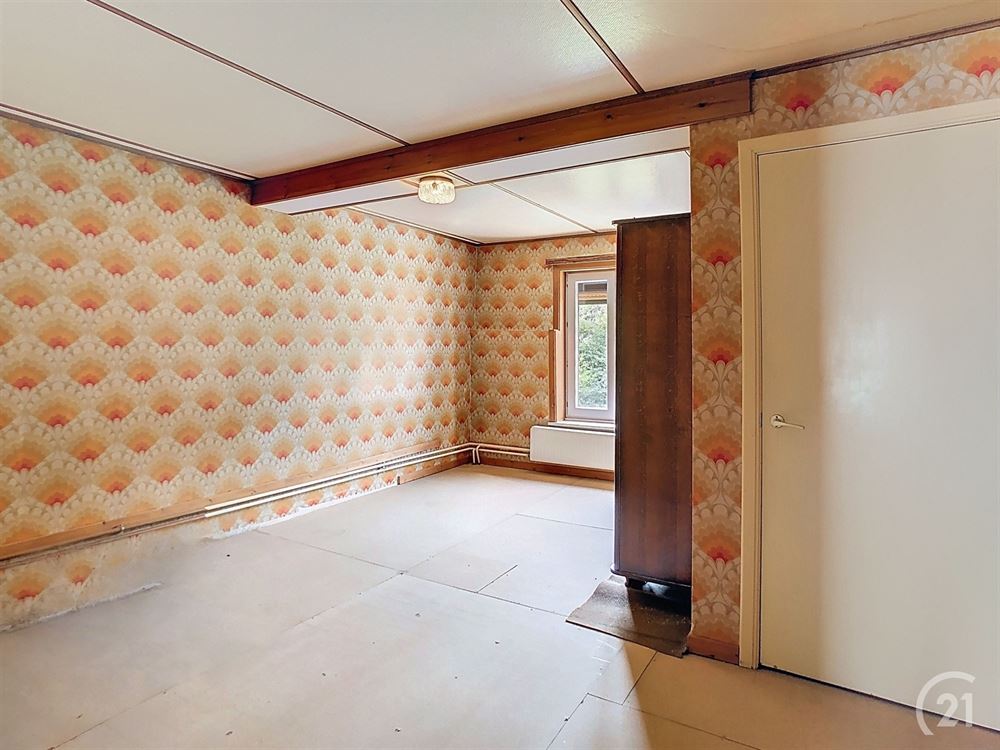 Maison 2 façades avec 8 garages et jardin