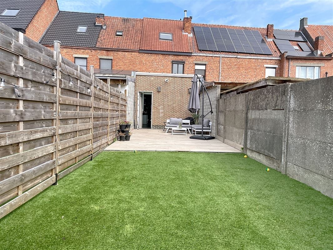 Instapklare woning met ruime lichte living, meerdere slaapkamers en tuin. Gerenoveerd in 2020 - gunstig EPC.