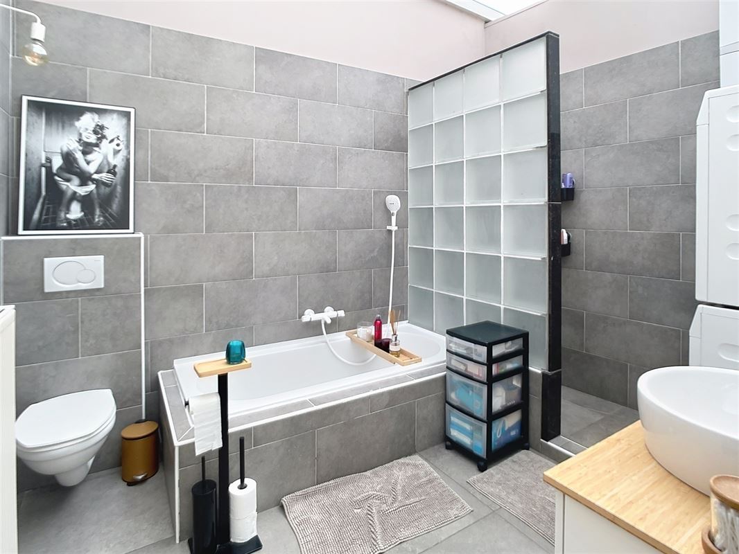 Instapklare woning met ruime lichte living, meerdere slaapkamers en tuin. Gerenoveerd in 2020 - gunstig EPC.
