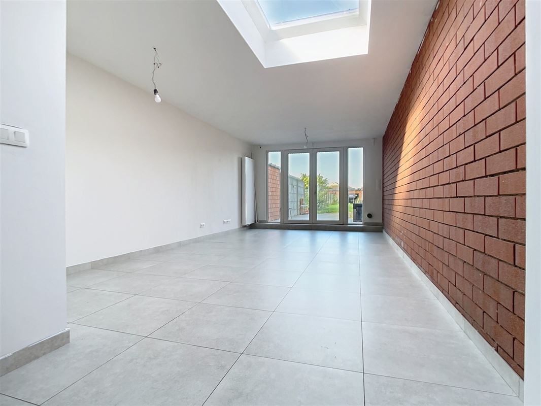 Gezellige en lichtrijke woning in goede staat met meerdere slaapkamers, tuin en garage.