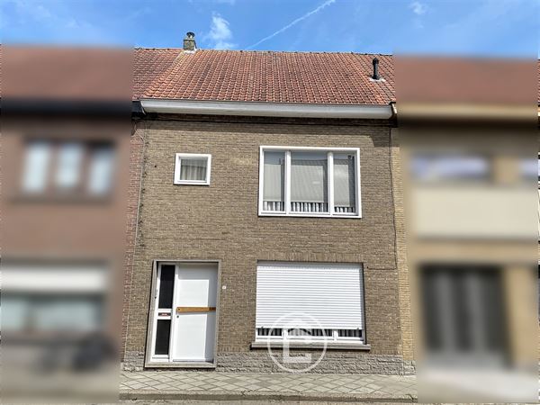 Burgerwoning met een gevelbreedte van 6 meter, drie slaapkamers, zolder en een gezellige tuin. Op te frissen!