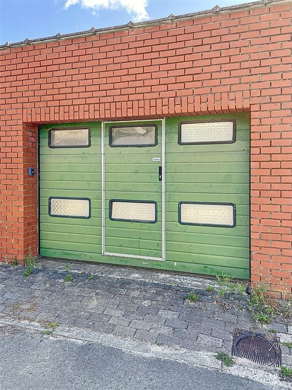 Gezellige en lichtrijke woning in goede staat met meerdere slaapkamers, tuin en garage.