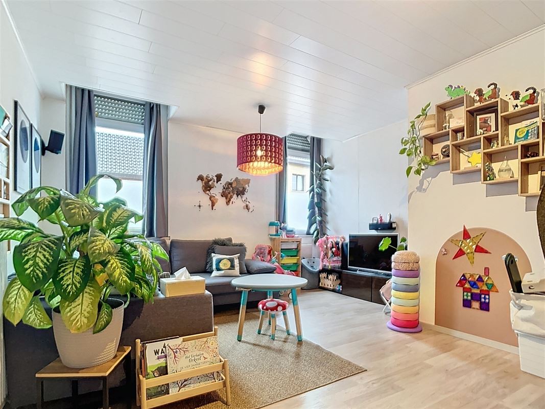 Landelijk gelegen HOB met vernieuwd deel én met tal van mogelijkheden, extra woonruimte, werk of hobbyruimte.