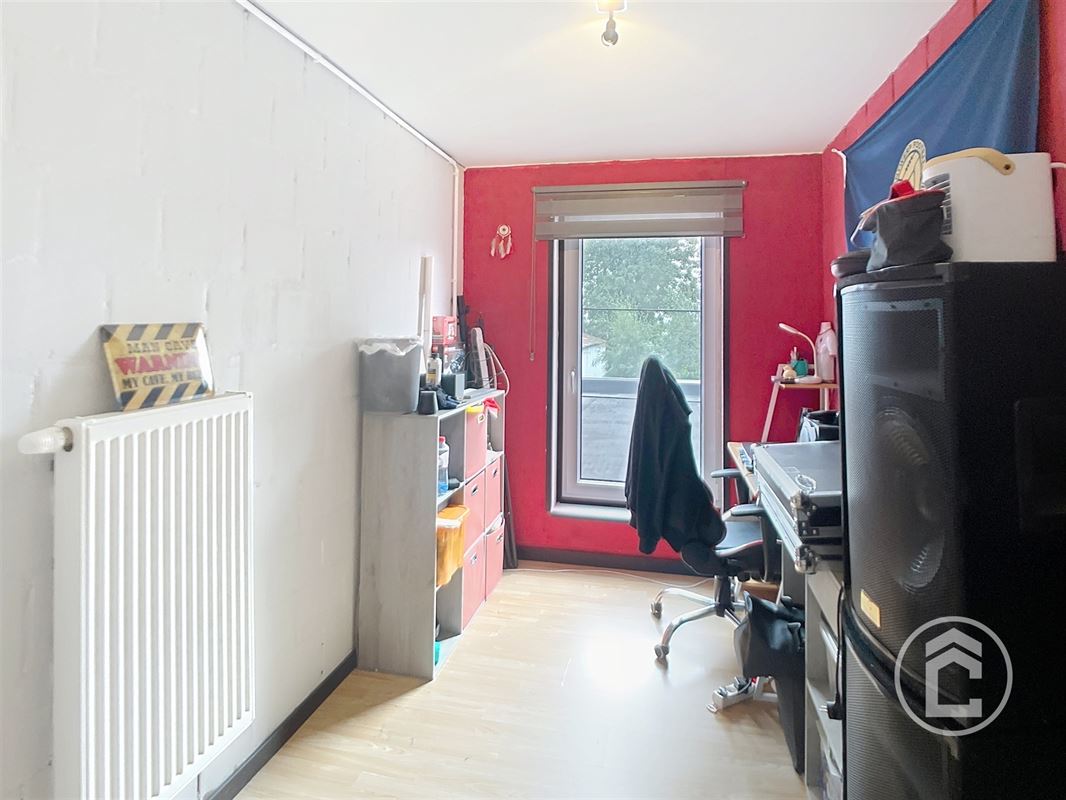 Recente en energiezuinige woning met 3 slaapkamers en tuin op het Zuiden. Eigen parking voor twee wagens.