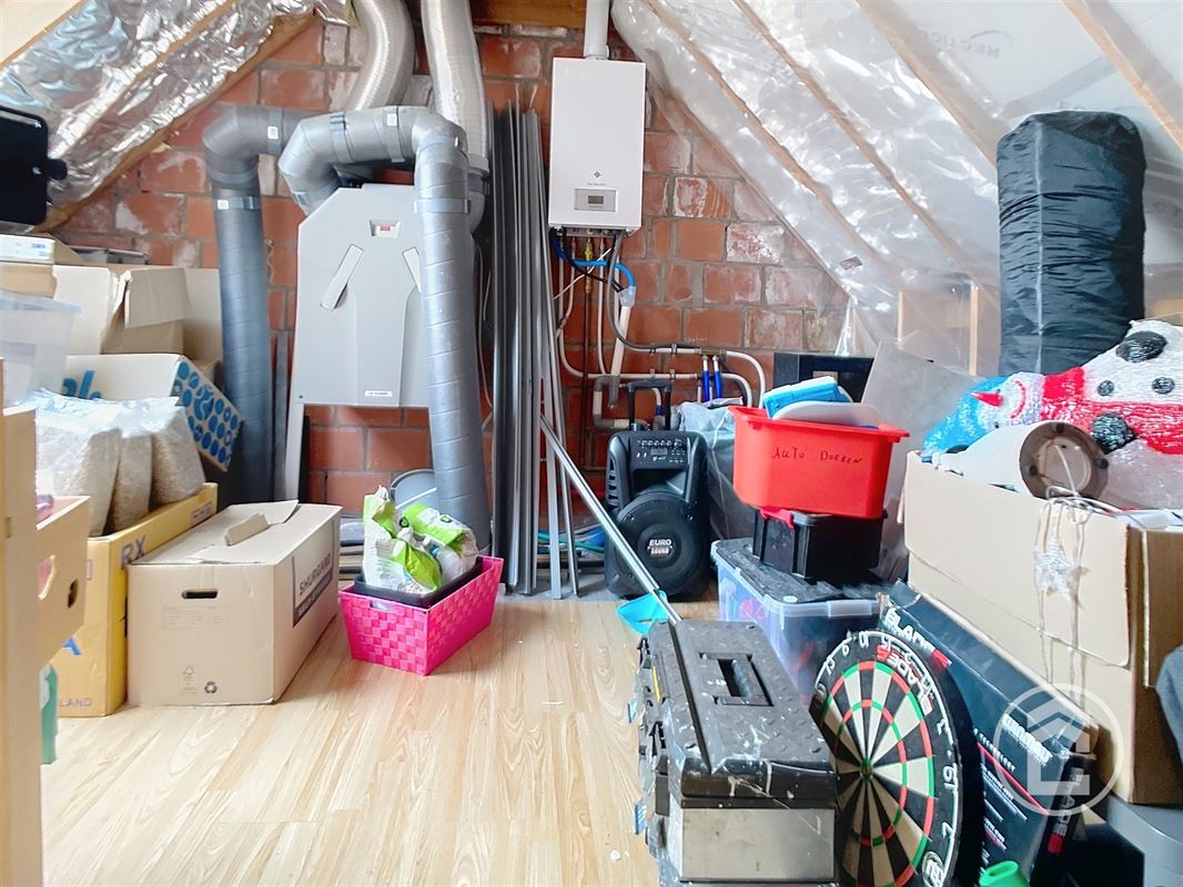 Recente en energiezuinige woning met 3 slaapkamers en tuin op het Zuiden. Eigen parking voor twee wagens.