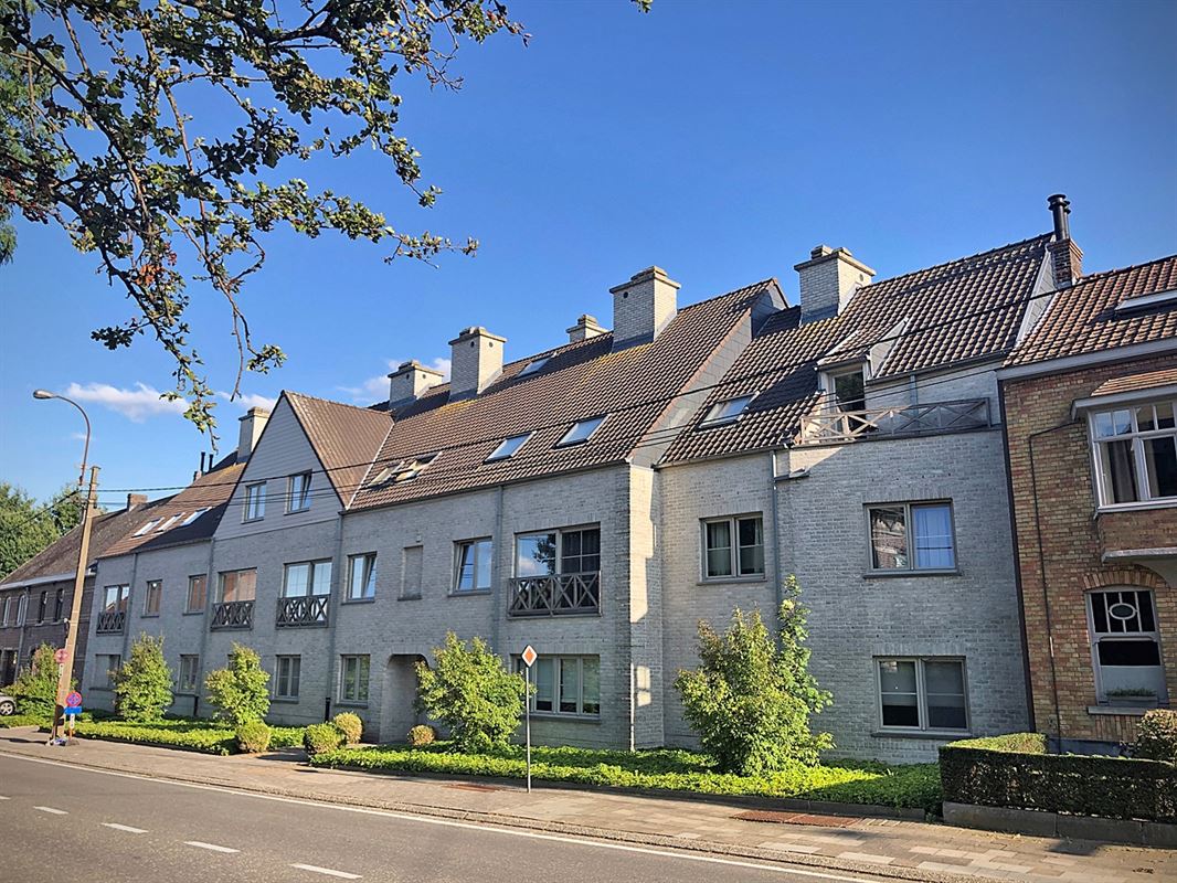 Instapklaar APPARTEMENT met 2 slaapkamers & autostaanplaats 