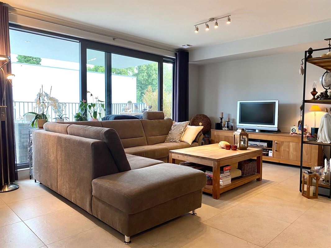 Instapklaar APPARTEMENT (1ste verdieping) met 2 slaapkamers, ruim terras en grote garage (2) 
