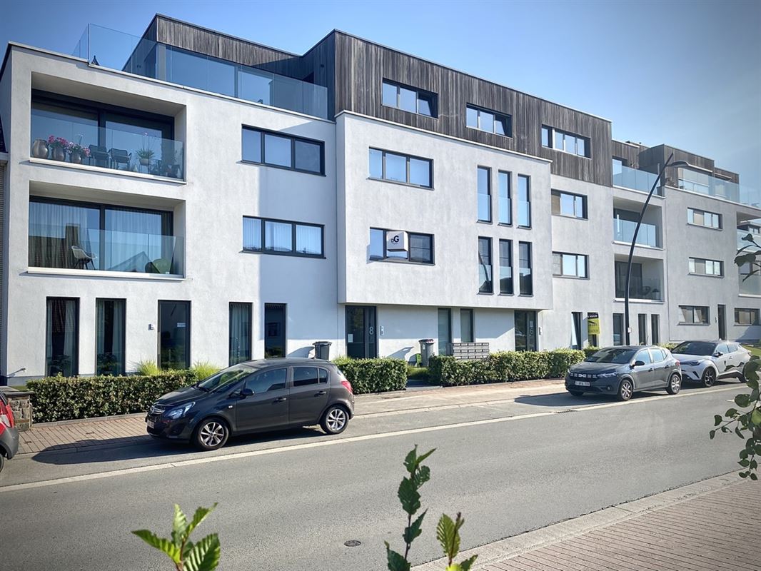 Instapklaar APPARTEMENT (1ste verdieping) met 2 slaapkamers, ruim terras en grote garage (2) 