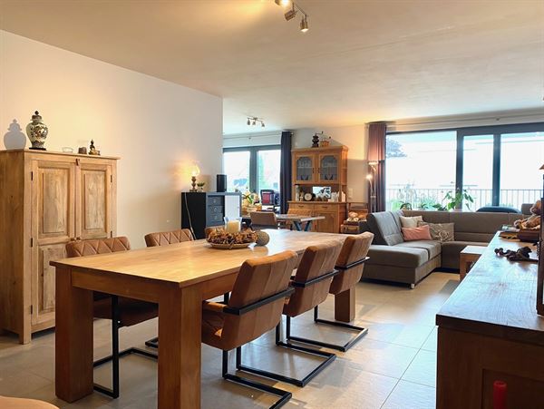 Instapklaar APPARTEMENT (1ste verdieping) met 2 slaapkamers, ruim terras en grote garage (2) 