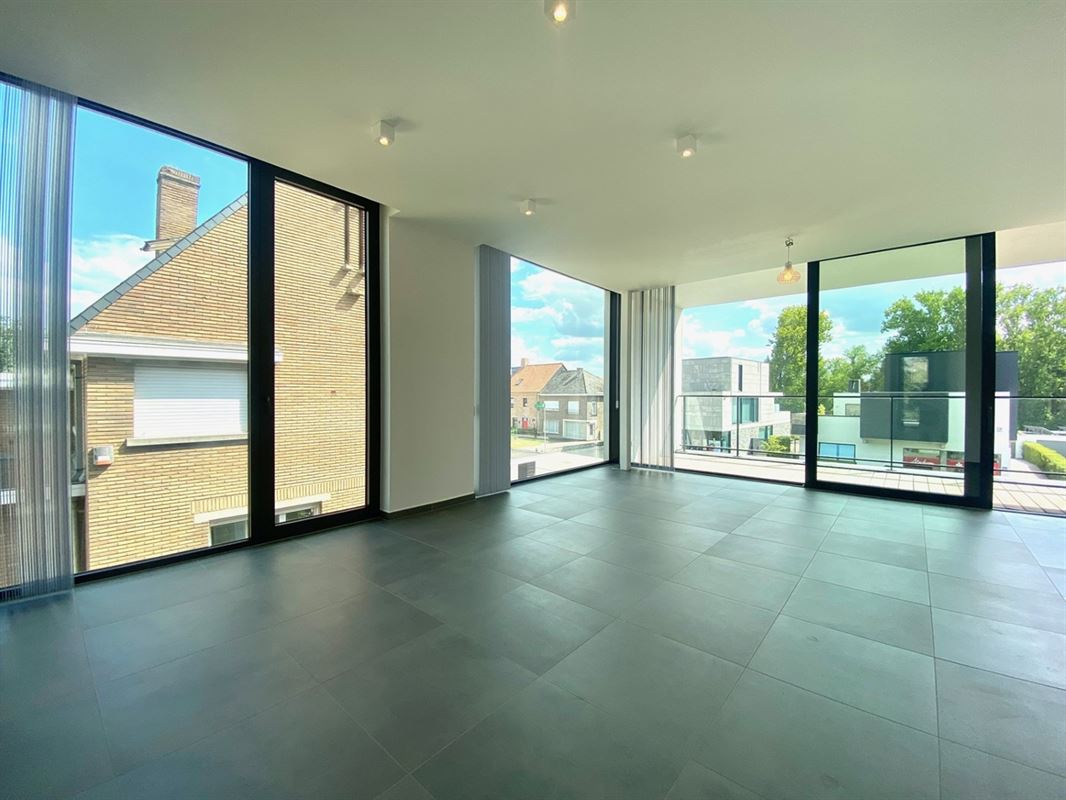 Instapklaar APPARTEMENT (1ste verdieping) met 2 slaapkamers, ruime terrassen (2), garage  & autostaanplaats 
