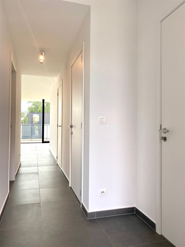 Instapklaar APPARTEMENT (1ste verdieping) met 2 slaapkamers, ruime terrassen (2), garage  & autostaanplaats 