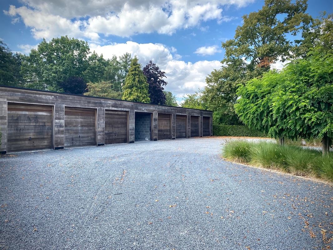 Instapklaar APPARTEMENT (1ste verdieping) met 2 slaapkamers, ruime terrassen (2), garage  & autostaanplaats 