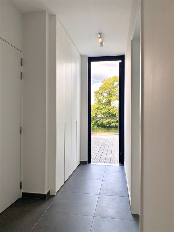 Instapklaar APPARTEMENT (1ste verdieping) met 2 slaapkamers, ruime terrassen (2), garage  & autostaanplaats 