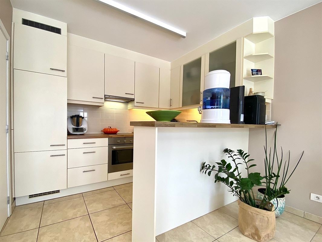 Instapklaar APPARTEMENT met 2 slaapkamers & autostaanplaats 