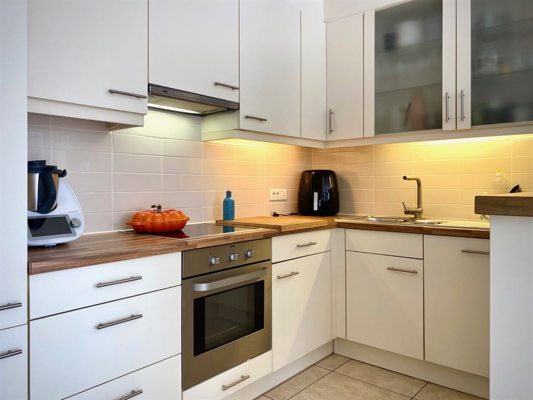 Instapklaar APPARTEMENT met 2 slaapkamers & autostaanplaats 