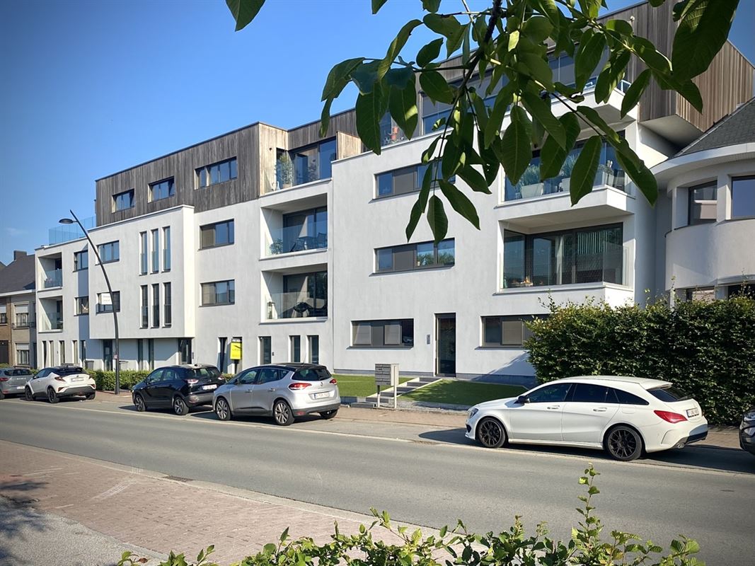 Instapklaar APPARTEMENT (1ste verdieping) met 2 slaapkamers, ruim terras en grote garage (2) 