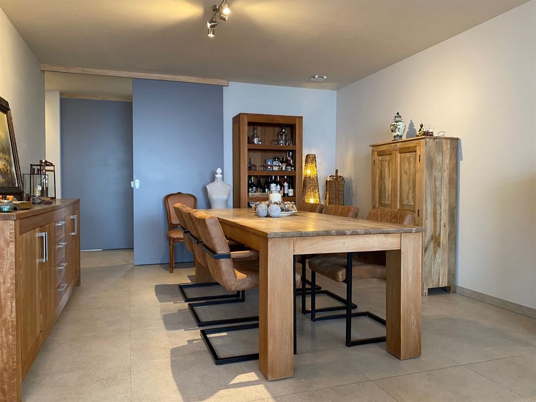 Instapklaar APPARTEMENT (1ste verdieping) met 2 slaapkamers, ruim terras en grote garage (2) 