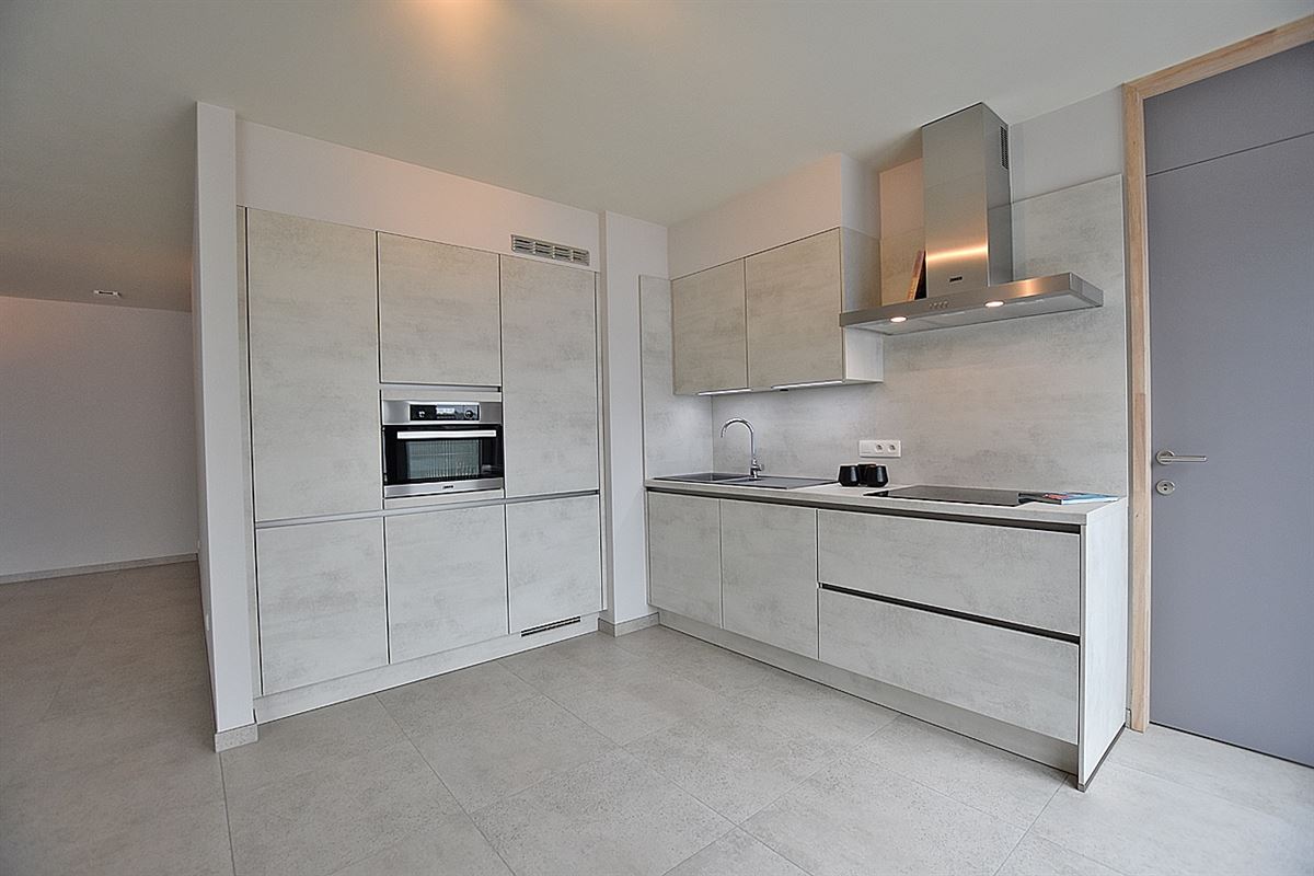 Instapklaar APPARTEMENT (1ste verdieping) met 2 slaapkamers, ruim terras en grote garage (2) 
