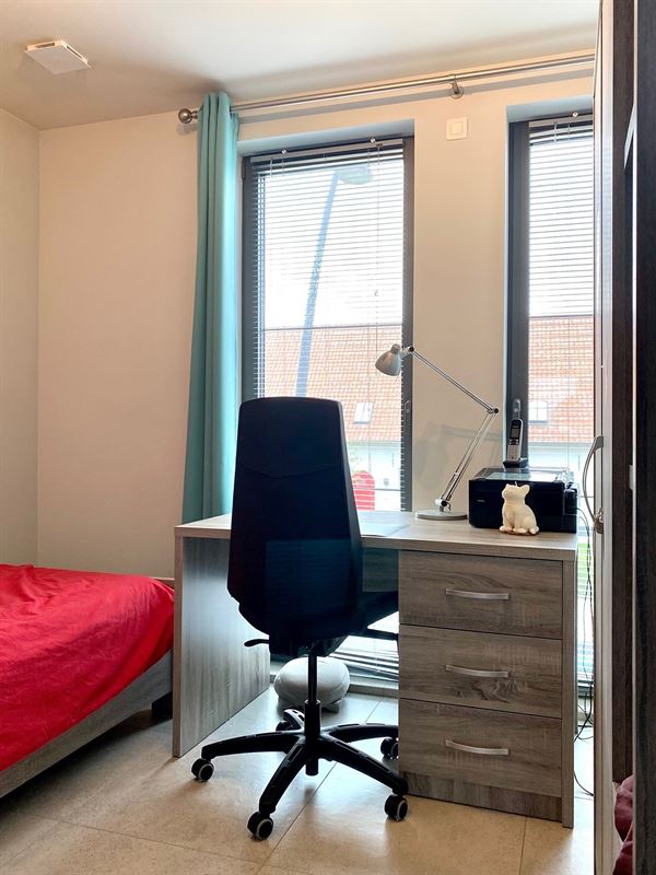 Instapklaar APPARTEMENT (1ste verdieping) met 2 slaapkamers, ruim terras en grote garage (2) 