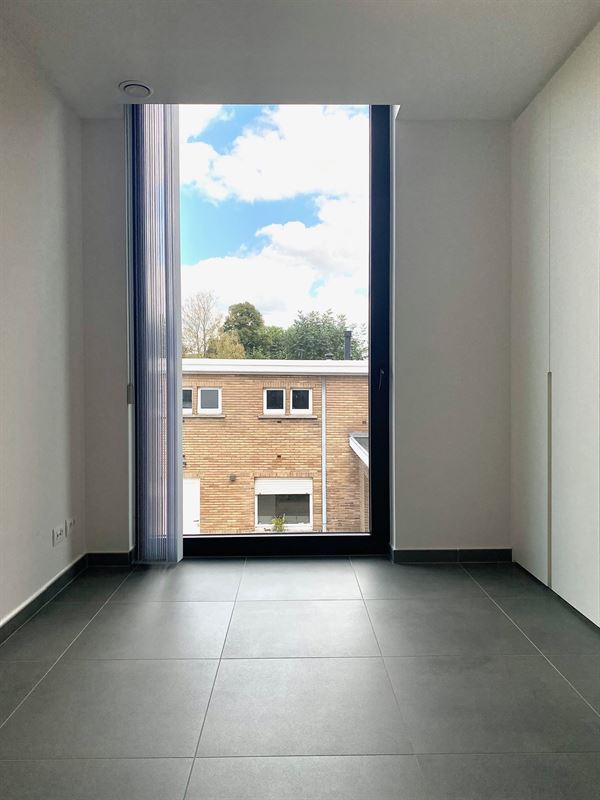 Instapklaar APPARTEMENT (1ste verdieping) met 2 slaapkamers, ruime terrassen (2), garage  & autostaanplaats 