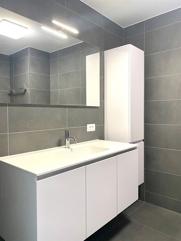 Instapklaar APPARTEMENT (1ste verdieping) met 2 slaapkamers, ruime terrassen (2), garage  & autostaanplaats 