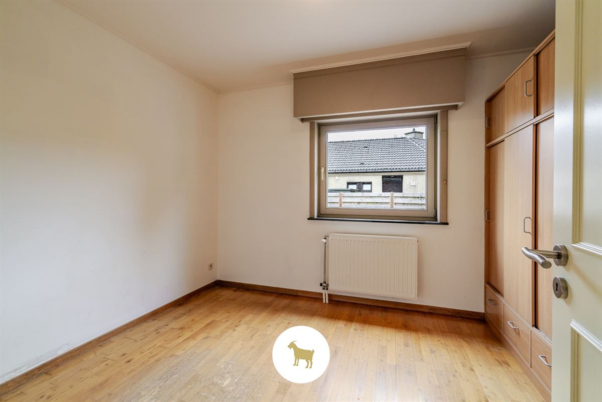 Instapklare OPEN BEBOUWING met 3 SLAAPKAMERS en GARAGE op een rustig gelegen PERCEEL GROND van 655m²