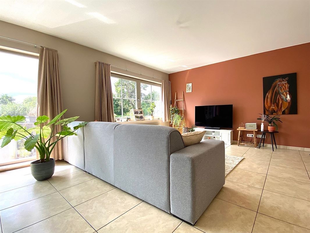 Instapklaar APPARTEMENT met 2 slaapkamers & autostaanplaats 
