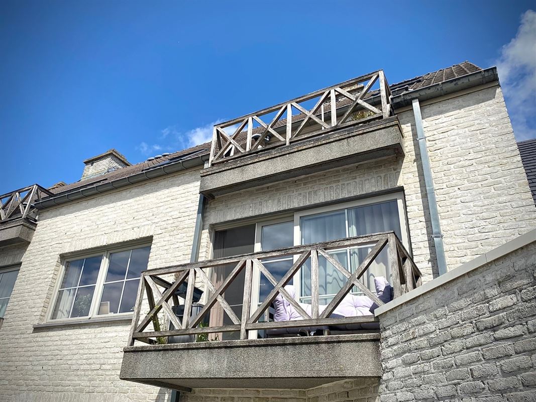 Instapklaar APPARTEMENT met 2 slaapkamers & autostaanplaats 