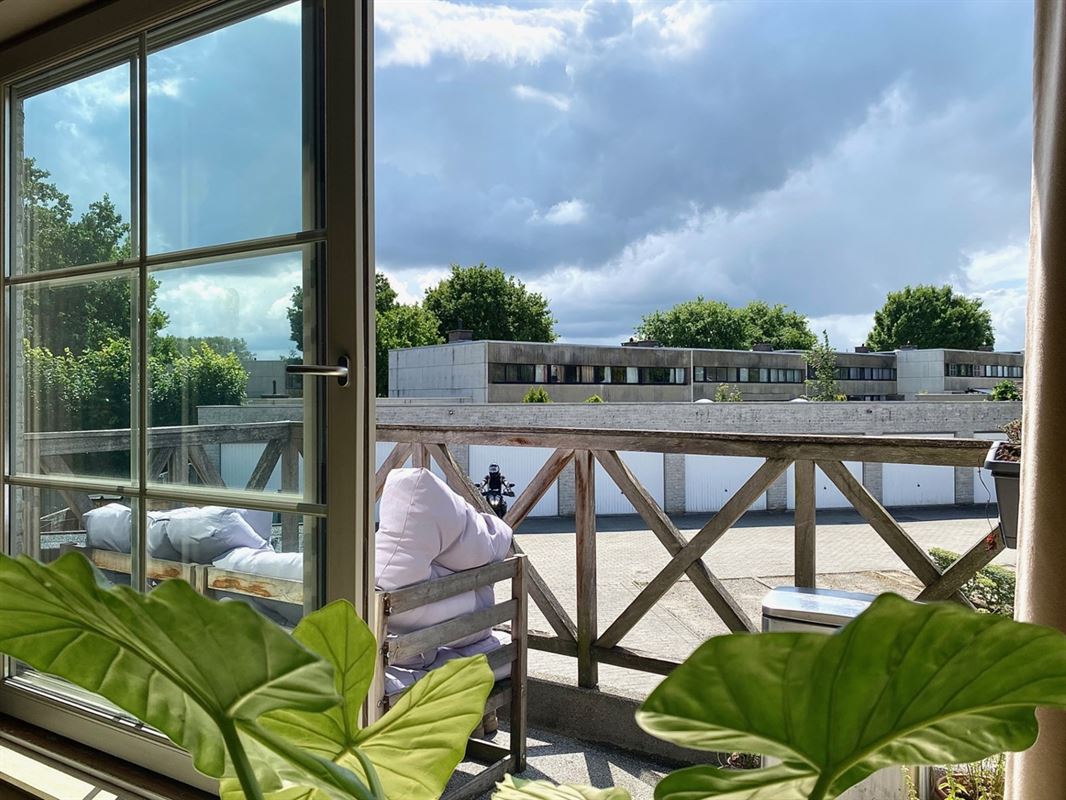 Instapklaar APPARTEMENT met 2 slaapkamers & autostaanplaats 