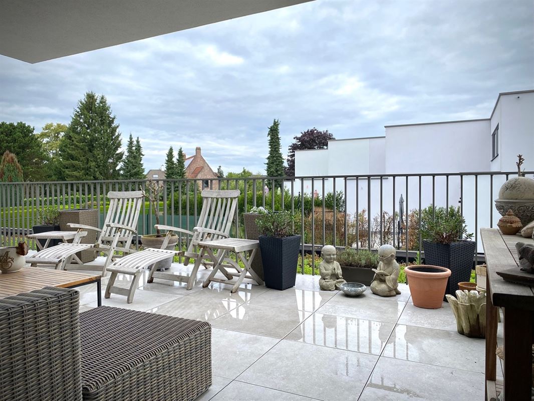 Instapklaar APPARTEMENT (1ste verdieping) met 2 slaapkamers, ruim terras en grote garage (2) 